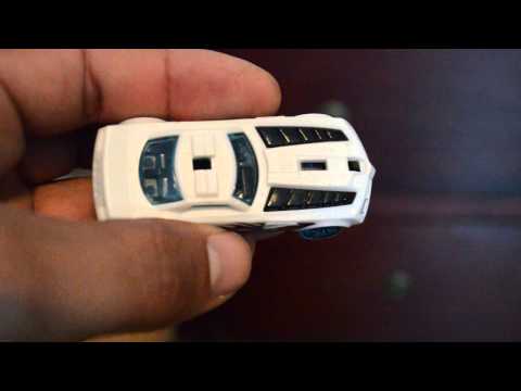 Carro de carrera White car race goldieblox juguetes geniales