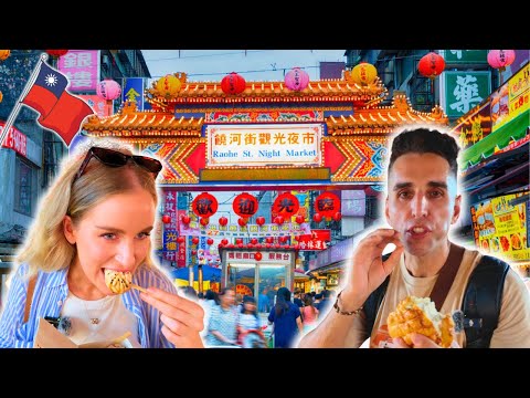 TAIPEI Street food GALORE! MUST EATS at Raohe Market! 🇹🇼