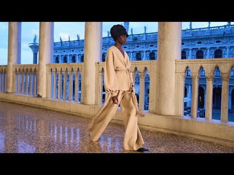 Max Mara | Resort 2025 | Venice