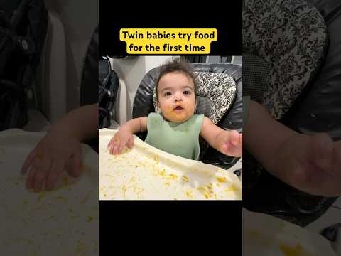 Twin babies try food for the first time  #funny #raisingtwins ￼