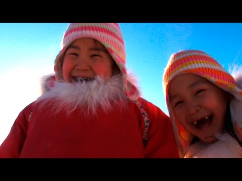 Inuit girls from Qikiqtarjuaq, "The big island" - Akshayuk Pass 2008 expedition