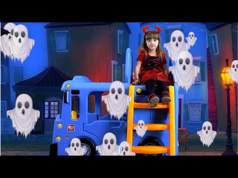 Ksysha is going to Halloween and chooses a costume | Ksysha Kids TV