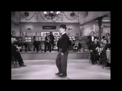 Charlie Chaplin dancing "Billie Jean"