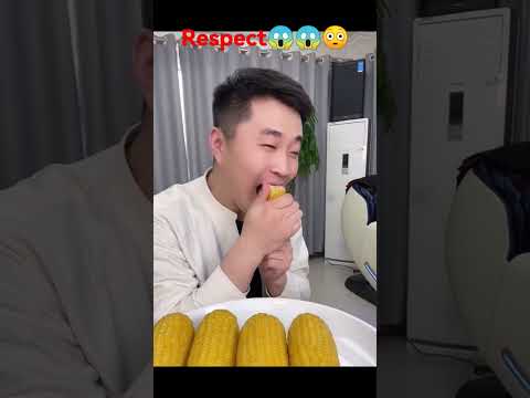 Speedy Corn Devourer: Watch as One Person Downs an Entire Cob in Record Tim 🌽😱😱#Respect #shorts