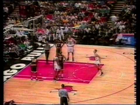 Bulls - Indiana (lokaleikur úrslit austur 1998) Einar Bolla og Valtýr Björn