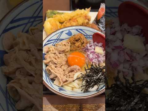 まぜれば、まぜるだけ美味なるうどん