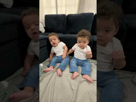 twin babies learning to sit  #twins #twinmommy #baby ￼