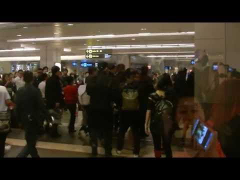 [HD Fancam] 130411 CNBLUE Singapore Changi Airport Terminal 2 Arrival