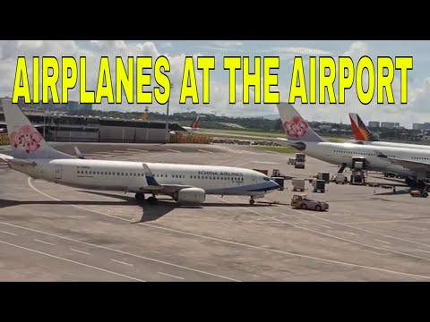 Vlog #1054  Airplanes At The Airport