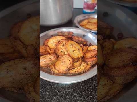 #today lunch😍#potato🥔fry#raw bananafry#crispy#vathakulambu 😋#shorts#tastylunchcombo#viral #trending