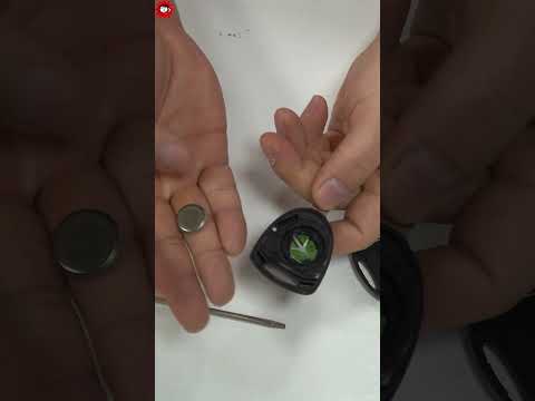 #Shorts｜[Daihatsu Tanto] remote control key battery replacement タントのリモコンキー電池交換