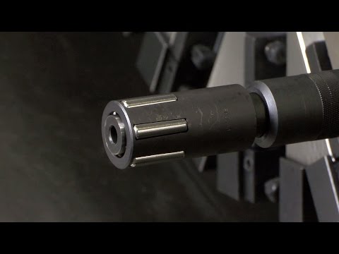 Roller burnishing tool with automatic diameter adjustment