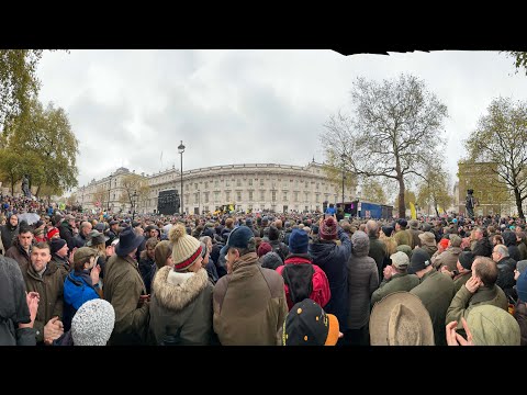 1000s of farmers donate food to food banks in London. My car exhaust falls off.