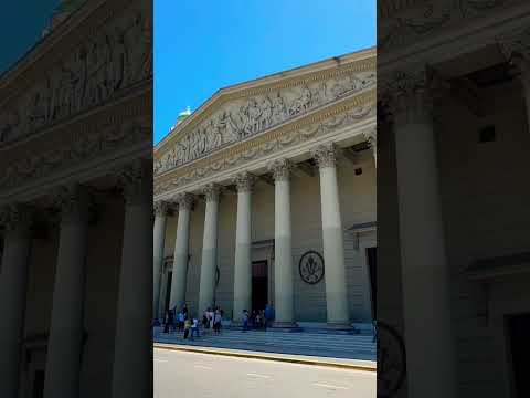 El frente de la Catedral es una réplica de la Asamblea Nacional de Francia #shorts #buenosaires