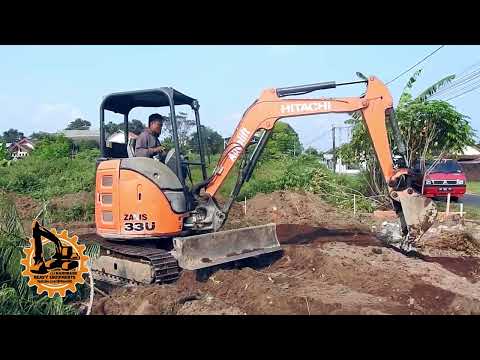 Mini Excavator Zaxis 33u Hitachi digging dirt making a house foundation