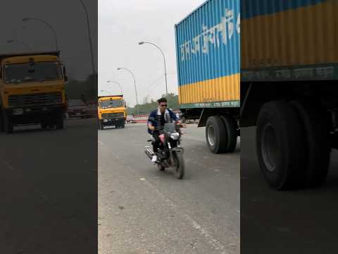 Two truck driver attack me on a bridge #shorts #shortsfeed #bikelover #bikelife #bikeride