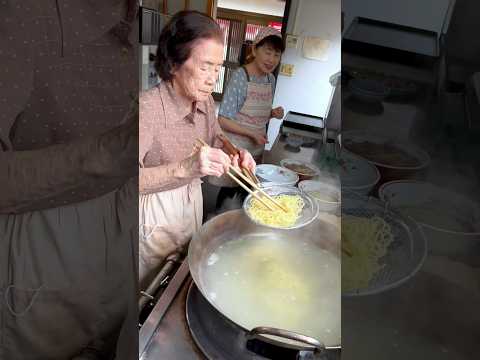 101歳の元気なおばあちゃんが作る絶品ラーメンと筋トレ 101 year old grandma's ramen 世界最高齢ラーメン女将 町中華 銀華亭