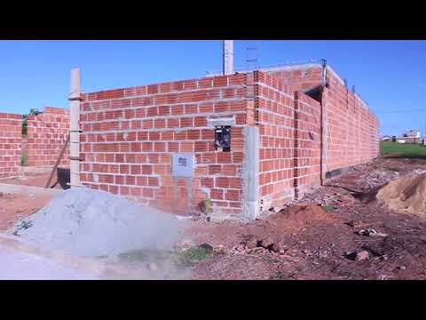 CONSTRUINDO A PRÓPRIA CASA #37 - VEJAM COMO ESTÁ A OBRA - CASA, MURO E COLUNAS...