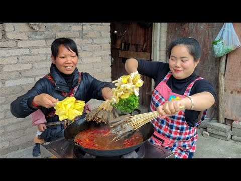 10元买4斤魔芋豆腐，做麻辣串串香，配上折耳根辣椒蘸水，太香了【梅子美食】