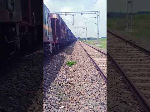 Wag 9 Double Engine High Speed train Long Horn #crossing #locomotive #shots