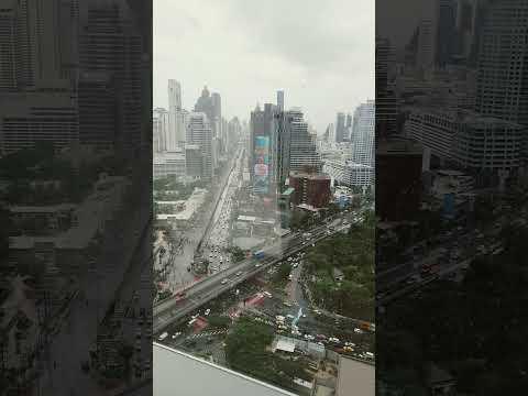 ฝนตกที่หน้าต่าง One Bangkok office building #shots #onebkk #onebangkok #officebuilding