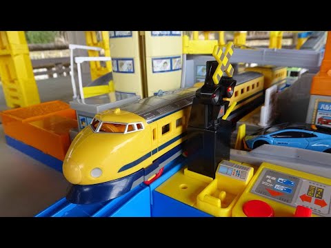 Plarail Doctor Yellow & JR train ☆Long tunnel and railroad crossing station course