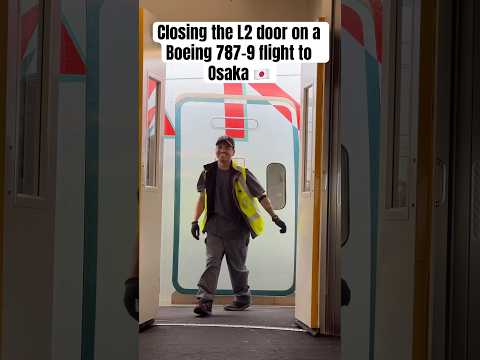 Closing the L2 door on a Boeing 787-9 flight to Osaka 🇯🇵 #aviation #travel #boeing