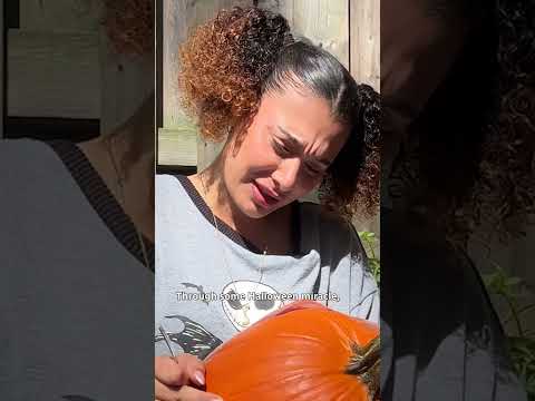 My HUGE Pumpkin Carving Mistake 🎃 #Challenge #Halloween #Pumpkin #SabrinaCarpenter #StreetCents