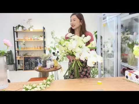 今天做一束絕美的求婚花束，㊗️求婚成功～ 白色系是仙女本仙了叭#武漢花店 #同城配送 #花店日常 #鮮花實體店 #一束花的儀式感 #花禮定製 #花與生活 #求婚求婚 #求婚花束 #……