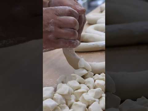 Amazing skill! Korean dumpling making master