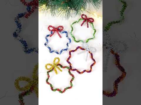 DIY easy pipe cleaner Christmas Wreath