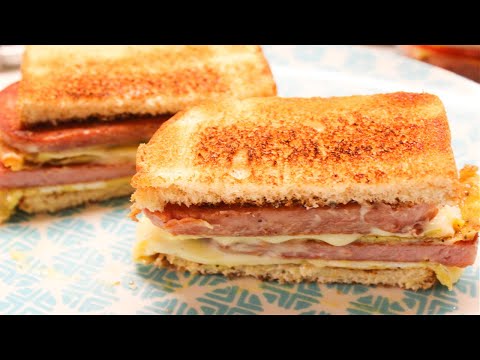 Delicious Breakfast Sandwich: How To Make A Spam Egg & Cheese Sandwich