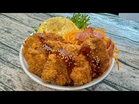 ムシャクシャする日はカロリー爆盛丼を食べるに限る【豚ヒレカツ、ウインナーだけナポリタン、サラダ無しポテトサラダ】