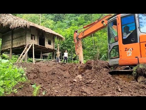 Driver brings excavator to highland to help single mother repair bamboo house