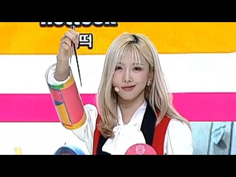 "I am good at it" | Yoohyeon trying to catch a piece of tangerine with her mouth 🍊🥢🐶