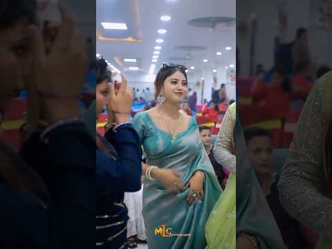 Viral Bhabi Wedding Dance.. #viralvideo #shorts #desibhabi #weddingdance #viralbhabhidance