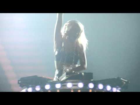 [Fancam] 2NE1 CL - Deejay Solo Stage (New Evolution Global Tour Singapore 2012)