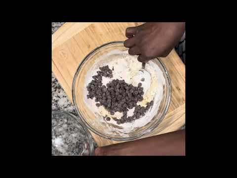 Skillet Chocolate Chip Cookie Recipe #chocolatechipcookies