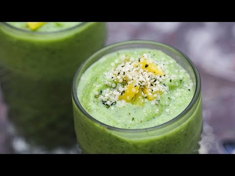 How to make a delicious green smoothie? Pineapple, kale, avocado, hemp seed version