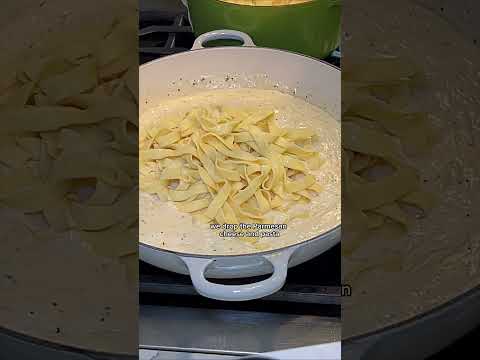 Fettuccine Alfredo 15 minute Recipe ✨#fettuccinealfredo #easyrecipeideas #recipe video #easyrecipes