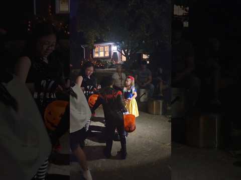 MY 1ST TIME || TRICK OR TREAT! HAPPY HALLOWEEN! #halloween2024 #trickortreating  #shorts #shortsfeed