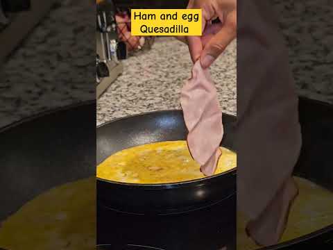 Ham and egg Quesadilla #quickandeasy #breakfastrecipe #quesadillas #shorts #food #cooking #asmr