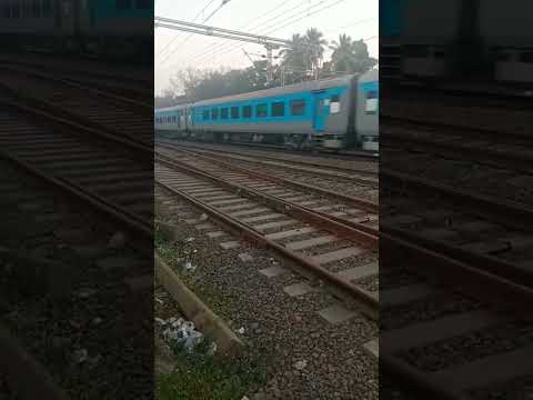 Surat Bandra Terminus Intercity Express At Acceleration Speed #shorts #intercityexpress #dahanuroad