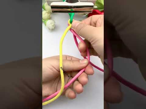 Beginners must learn the round four-strand braid. Simple, practical and fast. Rope braiding skil