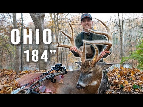 CRAZIEST WHITETAIL EVER!!! (Did He Grow Upside Down???)