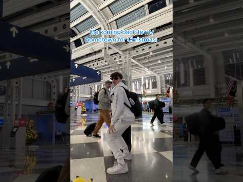 Twerking in the airport: (people hate me)