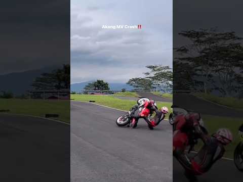 MOMEN AKANG MV CRASH #motovlogindonesia #motovlog  #moto #crash #shorts #short #shortvideo