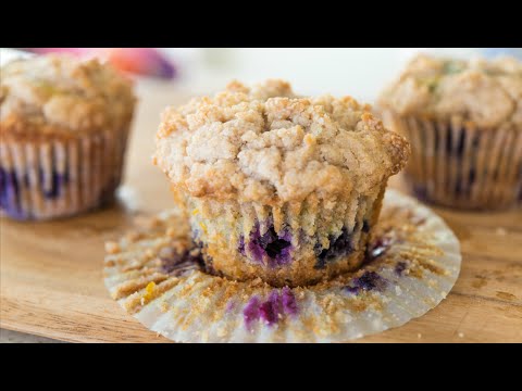 BLUEBERRY MUFFINS WITH CRUMB TOPPING - Brunch Recipe