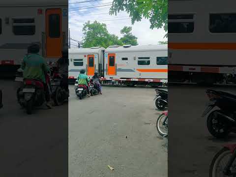 #shortvideo #keretaapi #keretaindonesia #kai #kereta #train #shortsfeed #shorts #short #fyp #railway