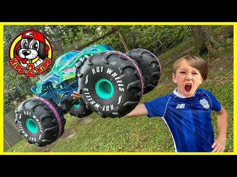 Hot Wheels Monster Trucks XL MEGA-WREX RC vs MEGA MONSTER JAM RC TRUCKS - Epic Battles COMPILATION